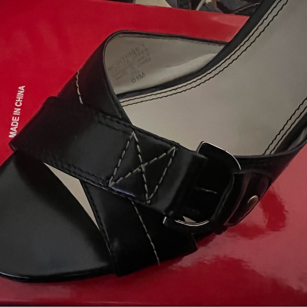 *Sold* Anne Klein Black Leather iFlex Ankle Strap Heels size 6.5! - Picture 8 of 9